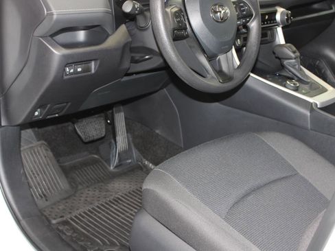 Used 2025 Toyota RAV4 LE AWD/4WD image 46