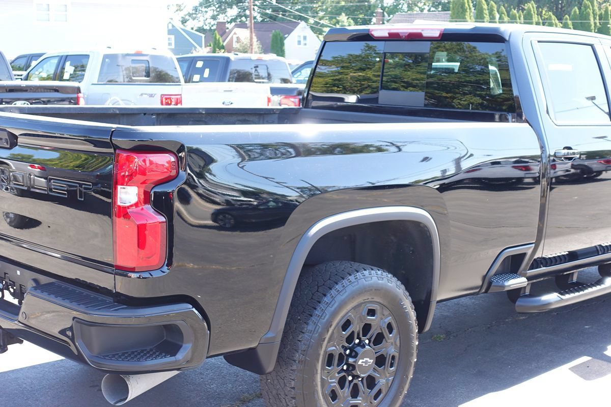 Used 2024 Chevrolet Silverado 2500 LT w/ Midnight Edition AWD/4WD image 12