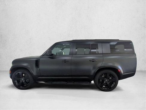 Certified 2025 Land Rover Defender 130 X-Dynamic SE AWD/4WD image 9