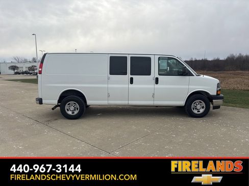 Used 2017 Chevrolet Express 3500 Extended image 6