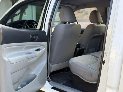 Used 2015 Toyota Tacoma 2WD Double Cab w/ SR5 Package image 12