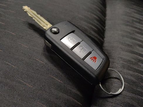 Used 2019 Nissan Rogue S image 32