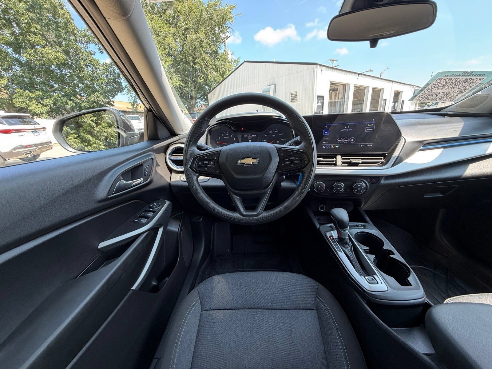 Used 2024 Chevrolet Trax LS w/ LS Convenience Package FWD image 2