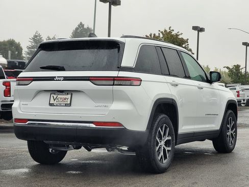 New 2025 Jeep Grand Cherokee Limited w/ Trailer Tow Package AWD/4WD image 3