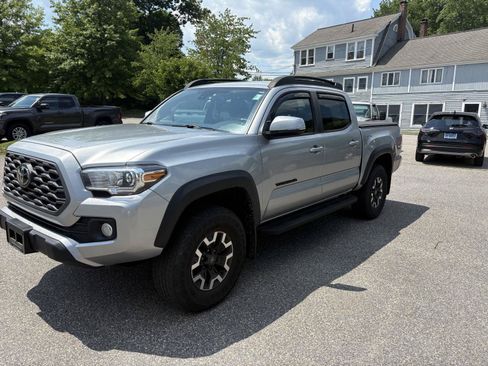 Used 2023 Toyota Tacoma TRD Off-Road w/ Black Out Package (TMS) AWD/4WD image 3
