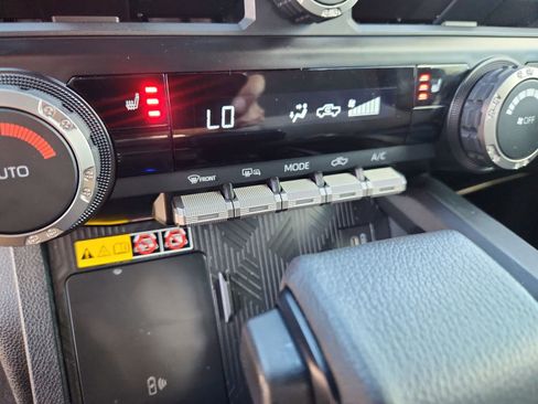 Used 2024 Toyota Tacoma TRD Sport image 19