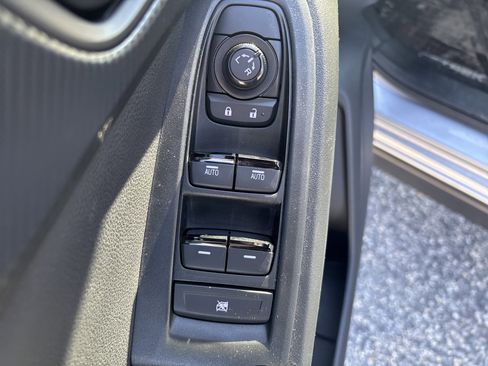 Used 2025 Subaru Crosstrek 2.0i Premium image 16