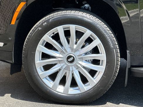 Used 2025 Cadillac Escalade Luxury w/ LPO, Floor Liner Package RWD image 31