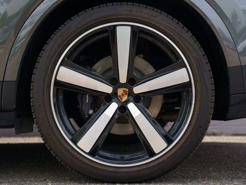 Certified 2026 Porsche Cayenne E-Hybrid AWD/4WD image 13