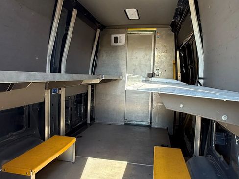 Used 2018 Mercedes-Benz Sprinter 2500 image 12