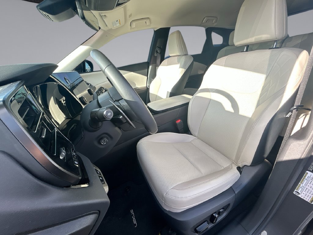 Used 2024 Lexus RX 350 FWD w/ Technology Package image 18