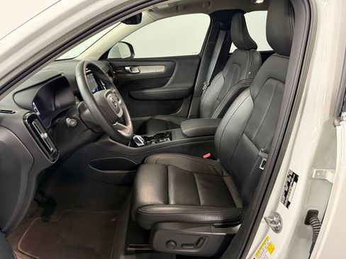 Used 2023 Volvo XC40 B5 Plus w/ Climate Package AWD/4WD image 9