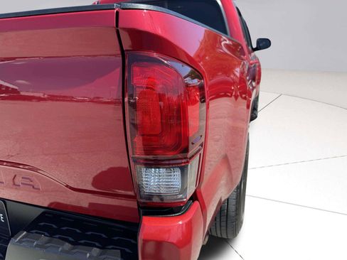 Used 2022 Toyota Tacoma SR w/ SR Convenience Package RWD image 17