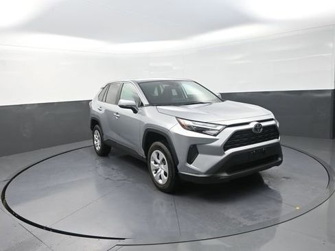 Used 2025 Toyota RAV4 LE AWD/4WD image 21