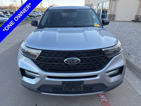 Used 2023 Ford Explorer Limited w/ Limited Technology Package image 2