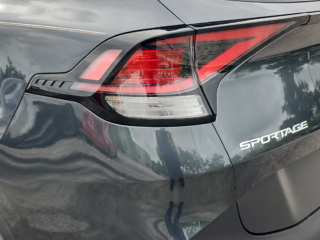 Used 2025 Kia Sportage EX FWD image 15