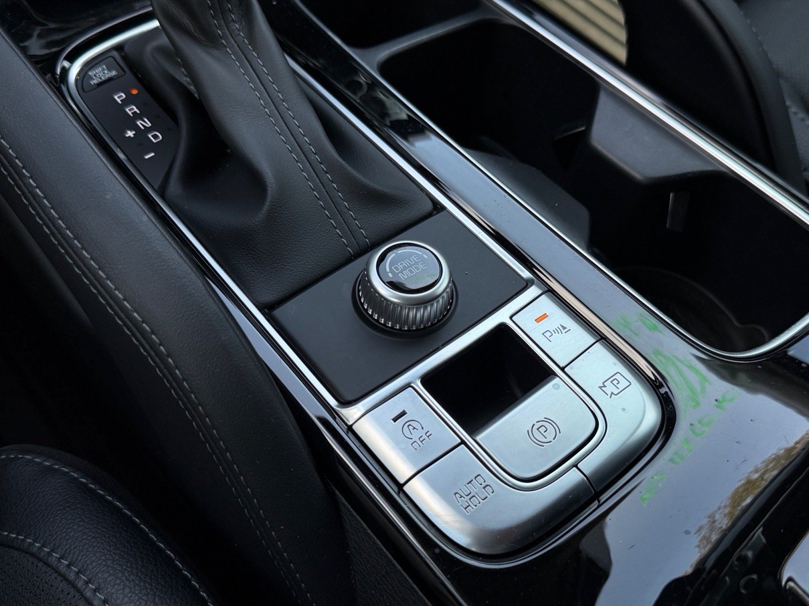 Used 2024 Kia Telluride SX w/ Towing Package FWD image 25