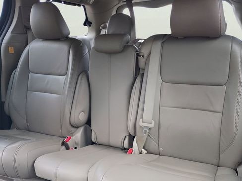Used 2012 Toyota Sienna XLE FWD image 17