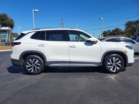 Used 2025 Volkswagen Tiguan S image 5