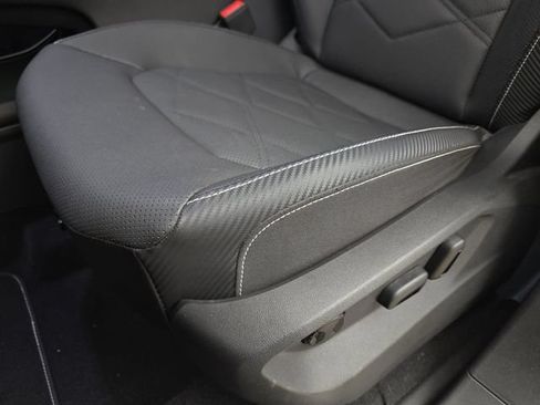 Used 2024 Volkswagen Atlas Cross Sport SE FWD image 27