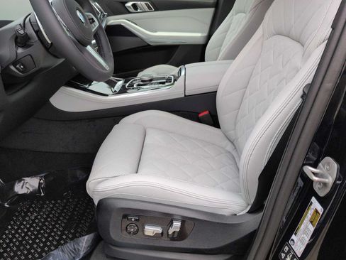 New 2026 BMW X5 xDrive40i w/ M Sport Package AWD/4WD image 17
