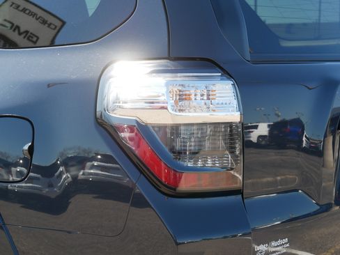 Used 2024 Toyota 4Runner TRD Off-Road Premium w/ Off Road Premium Plus Package AWD/4WD image 17