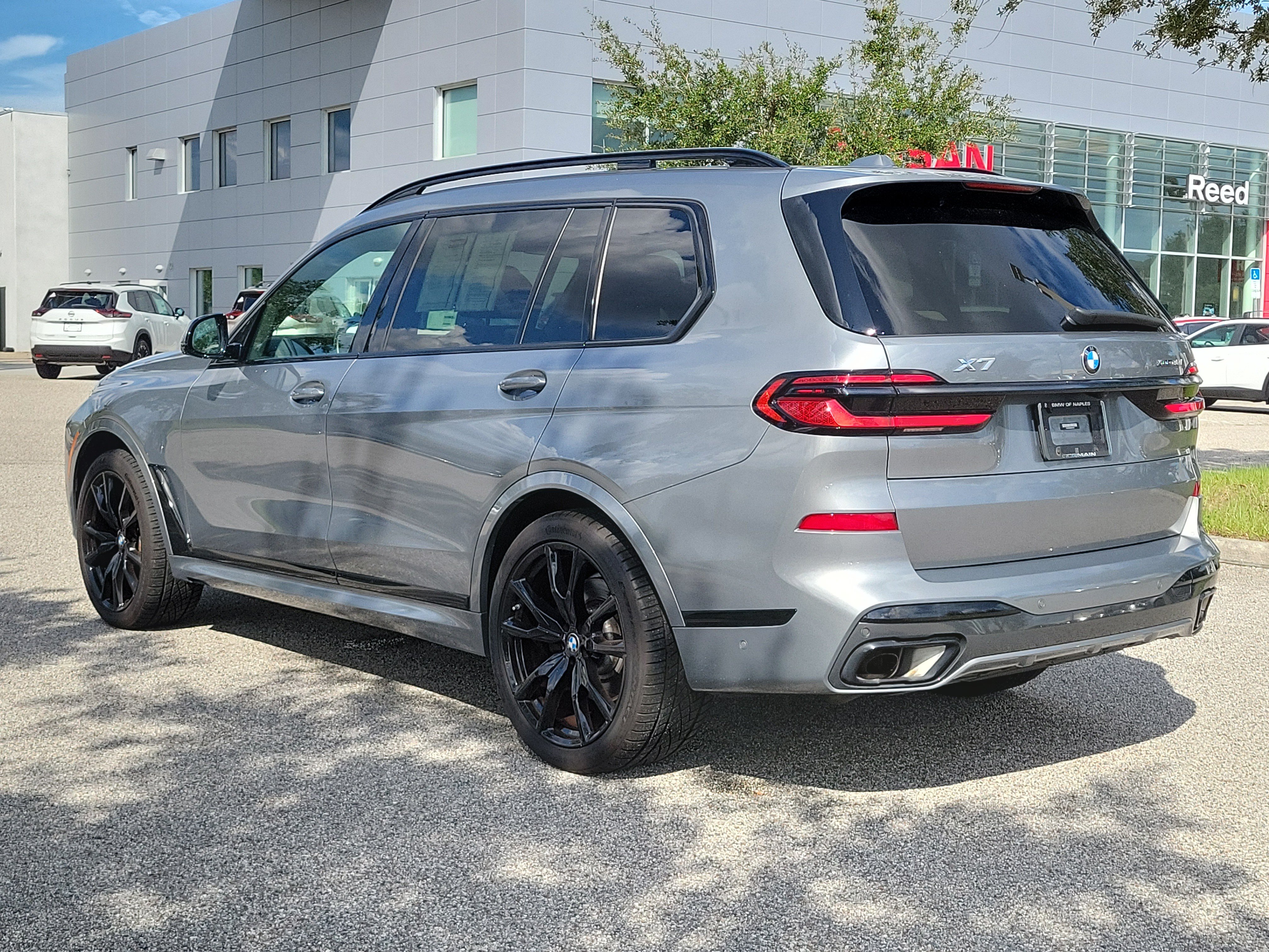 Used 2024 BMW X7 xDrive40i w/ M Sport Package AWD/4WD image 7