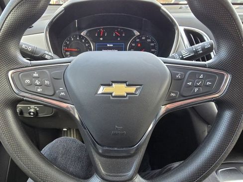 Used 2023 Chevrolet Equinox LT image 36