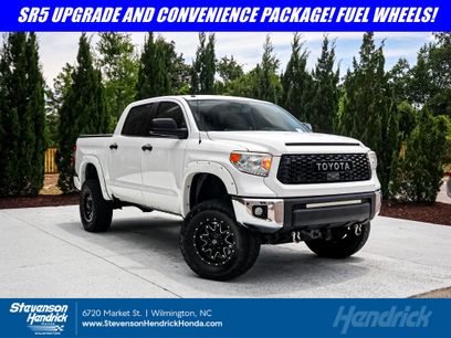 Used 2017 Toyota Tundra SR5 w/ SR5 Upgrade Package