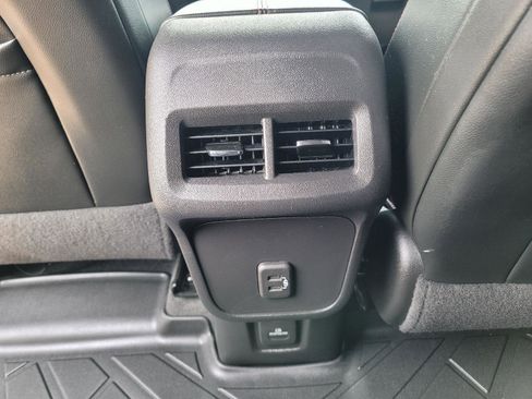 Used 2022 Chevrolet Equinox RS w/ RS Leather Package AWD/4WD image 15