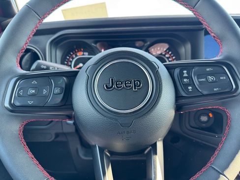 Used 2024 Jeep Wrangler Unlimited Rubicon w/ Technology Group image 14