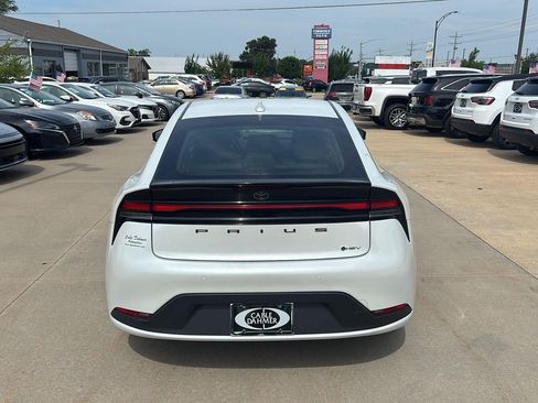 Used 2025 Toyota Prius LE AWD/4WD image 5