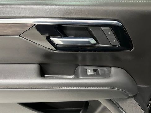 Used 2025 Chevrolet Suburban LT w/ Comfort Package image 40