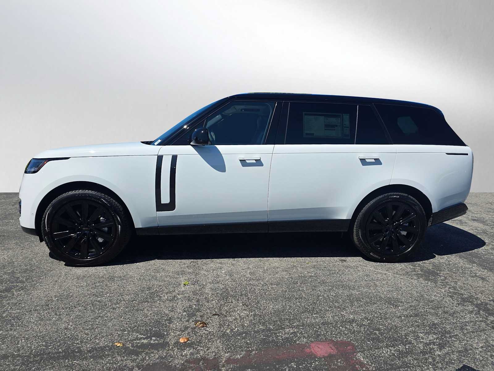 New 2026 Land Rover Range Rover Long Wheelbase SE AWD/4WD image 2