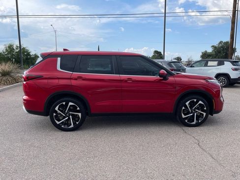 Used 2023 Mitsubishi Outlander SE AWD/4WD image 6