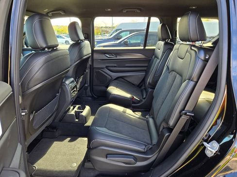 New 2025 Jeep Grand Cherokee L Laredo image 24