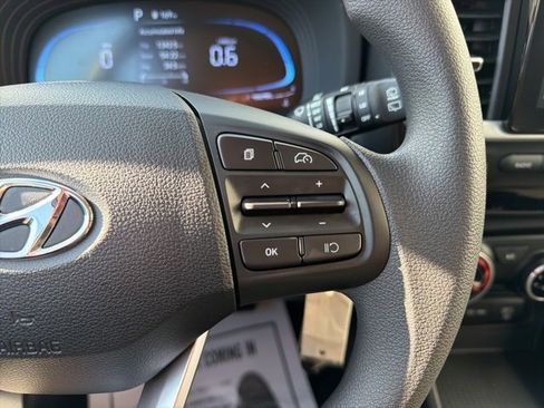 Used 2025 Hyundai Venue SE image 19