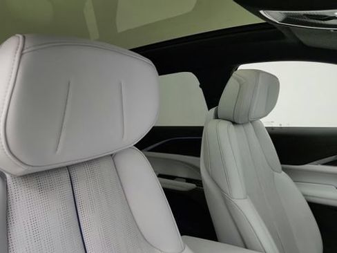 Used 2024 Cadillac Lyriq Sport RWD image 37