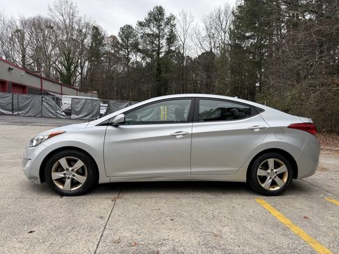 Used 2013 Hyundai Elantra GLS w/ Preferred Pkg image 3