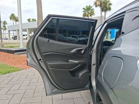 Used 2025 Chevrolet Trax RS w/ Sunroof Package FWD image 16