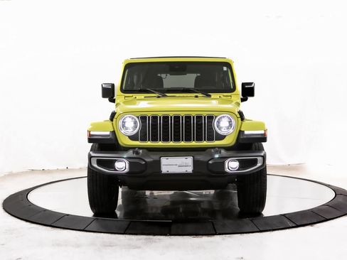 Used 2024 Jeep Wrangler Sahara image 10