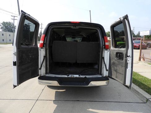 Used 2016 Chevrolet Express 2500 LT w/ LT Preferred Equipment Group RWD image 17