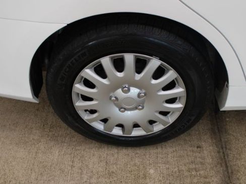 Used 2015 Toyota Camry LE image 21