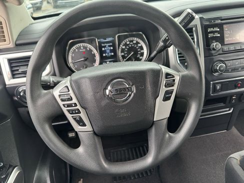 Used 2017 Nissan Titan SV RWD image 15