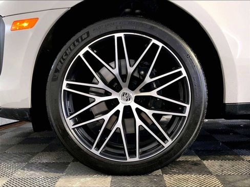 Certified 2022 Porsche Macan S image 11