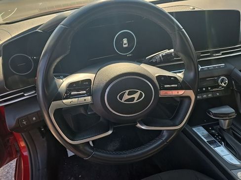 Used 2025 Hyundai Elantra SEL FWD image 3