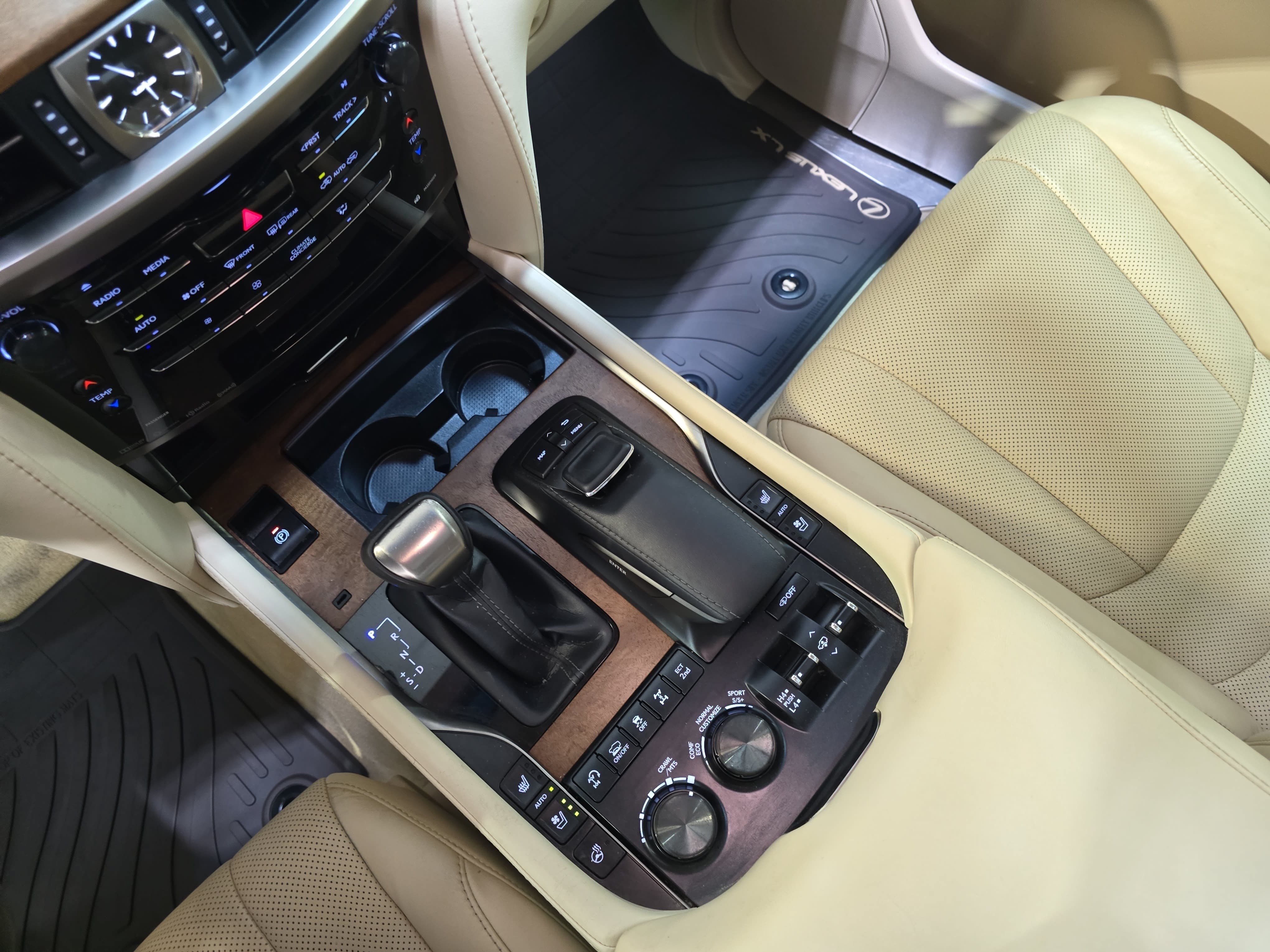 Used 2021 Lexus LX 570 4WD w/ Luxury Package image 22