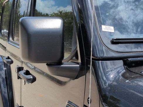Used 2020 Jeep Wrangler Unlimited Sahara AWD/4WD image 13