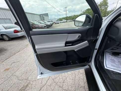 Used 2025 Ford Expedition Max Active AWD/4WD image 13