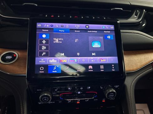 Used 2025 Jeep Grand Cherokee L Summit AWD/4WD image 17